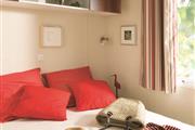 chambre lit double - Location de Mobil-home à Pornichet - Cottage Confort idéal pour 4/6 personnes - CAMPING LES FORGES ***