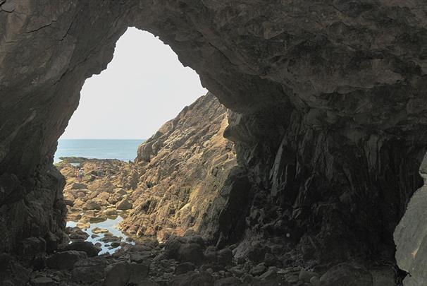 Grotte des Korrigans - CAMPING LES FORGES ***